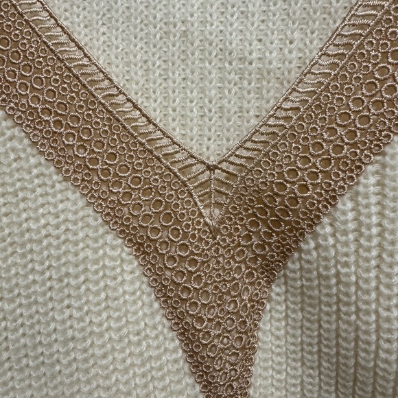 SHEIN Cream and Tan V-Neck Sweater - Picture 5 of 6